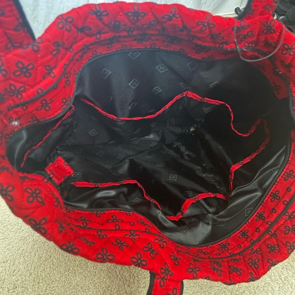 Vera Bradley red quilt bag- never used - Picture 6 of 6